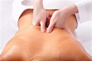 Massage bấm huyệt là phương pháp truyền thống