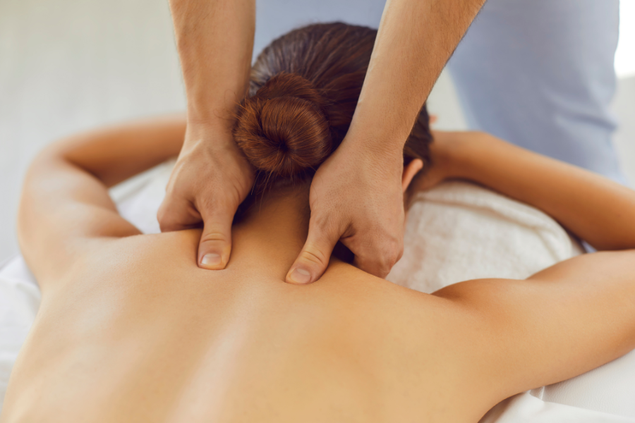Massage trị liệu cổ vai gáy